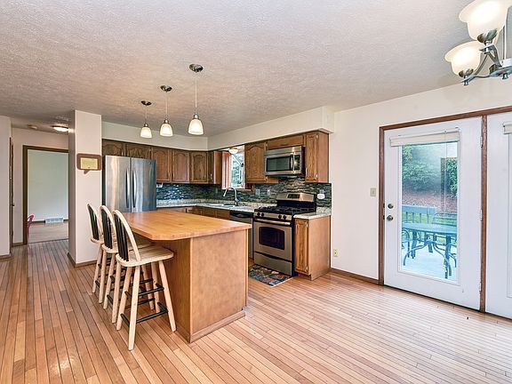 2nd image of 4205 Summervale Ct