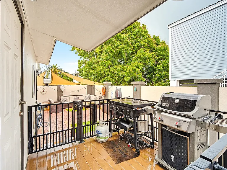 313 Avenue D — Photo 6