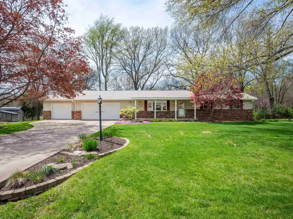 6417 N Fox Chapel Trl, Edwards, IL 61528