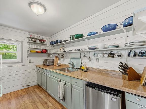 5th image of 14 Smith Hill Road