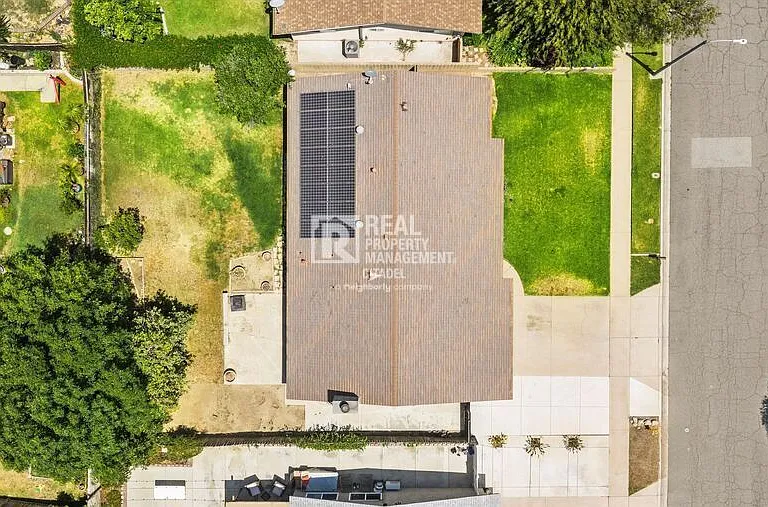 7970 Cambridge Ave — Photo 8