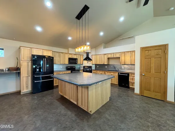 3324 58th Ave, New Salem, ND 58563