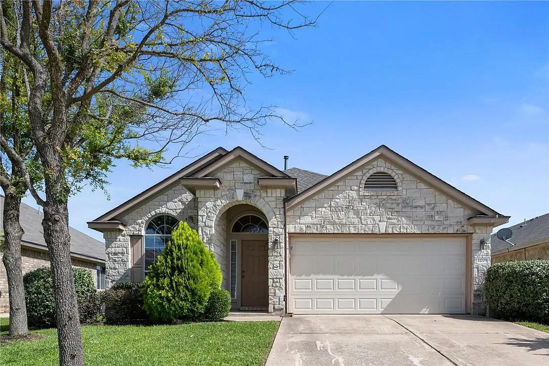 3 bed, 2.0 bath, 1670 sqft, $2,249 — Photo 1