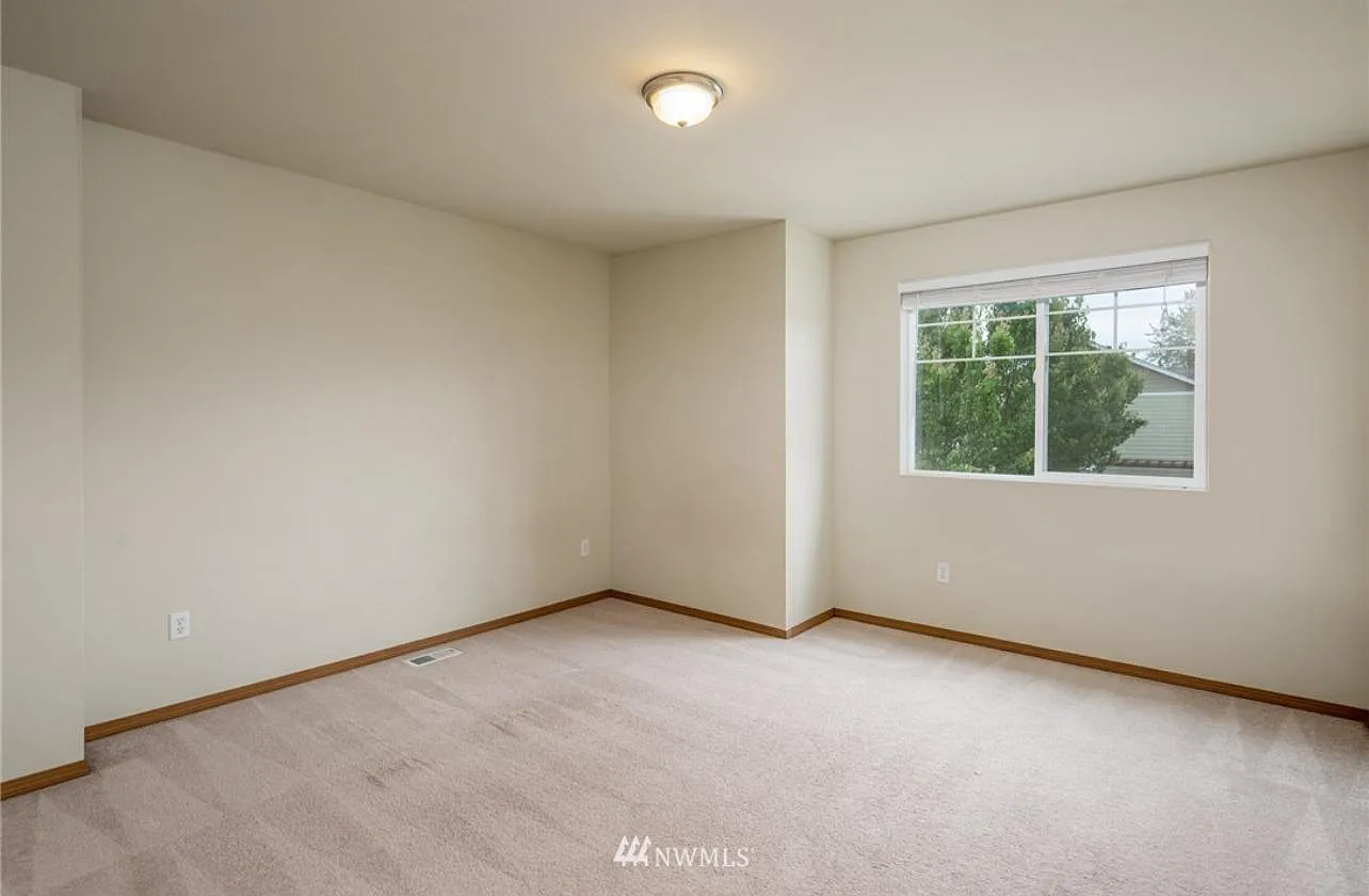 330 Klinger St — Photo 4