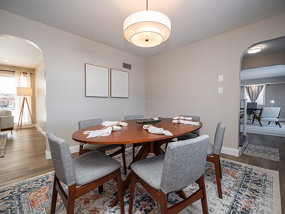 Dining room where your whole group can spread out and eat