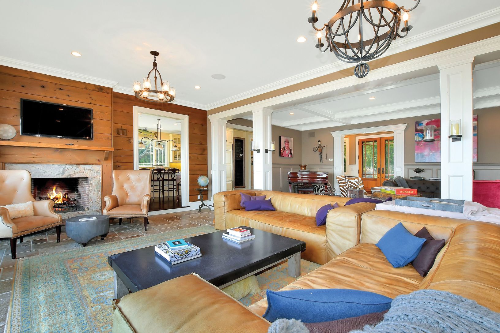10 Lari Lane, Shelter Island - Bumblebee Manor - Living Room
