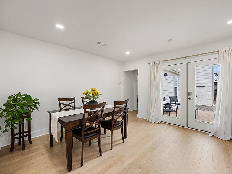 945 Dorothy St — Photo 8