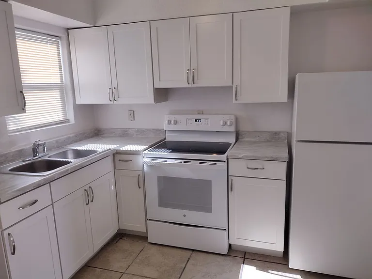 1730 E Prince Rd #4 — Photo 6