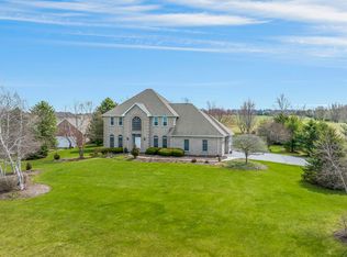 2568 E Bourbonnais Pl, Byron, IL 61010