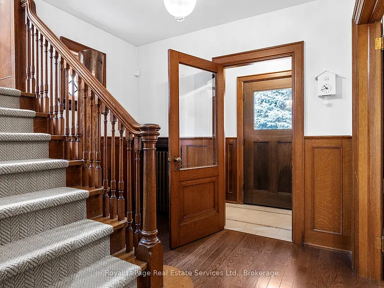 28 Thompson Ave — Photo 3