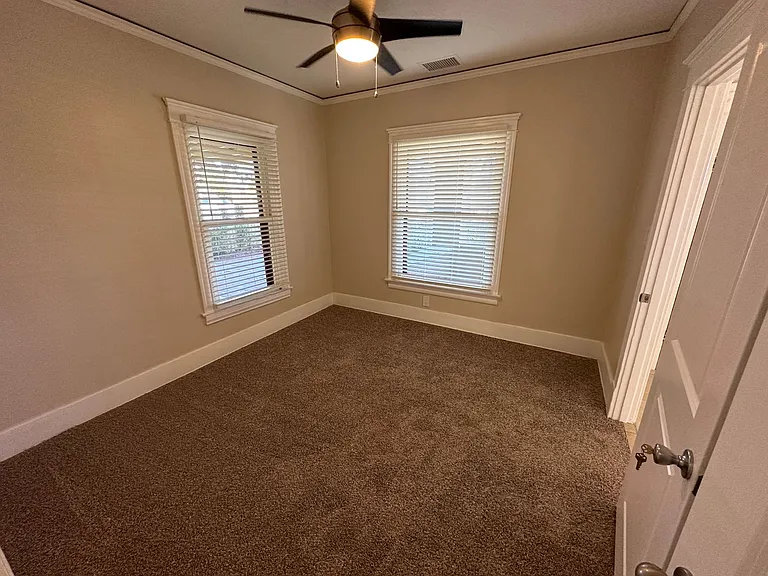 678 N Shaffer St — Photo 13