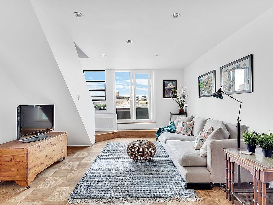 1st image of 140 W 69th St Unit Penthouse 8
