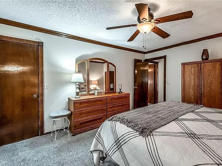 2613 Redwood Ln — Photo 17