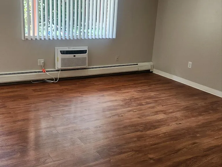 Crestview Apartments — Photo 52
