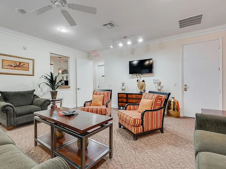 Capital Walk Apartments — Photo 31