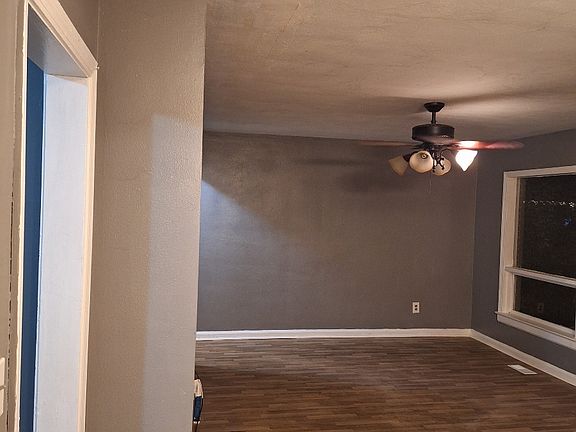 3rd image of 2602 Lakeridge Cir NW