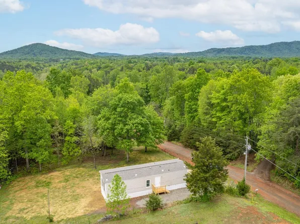 402 Fairdale Dr, Thaxton, VA 24174