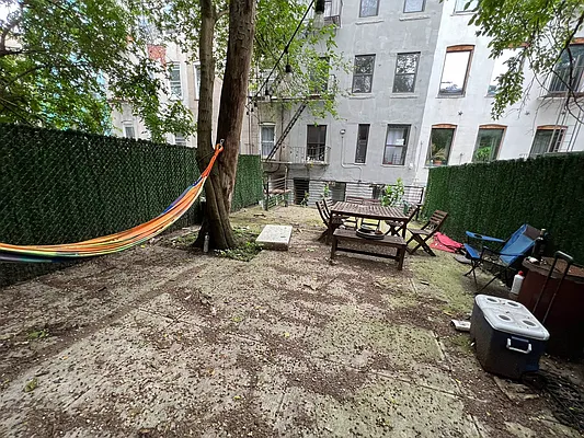 Rented by Delmark Realty LLC | media 71