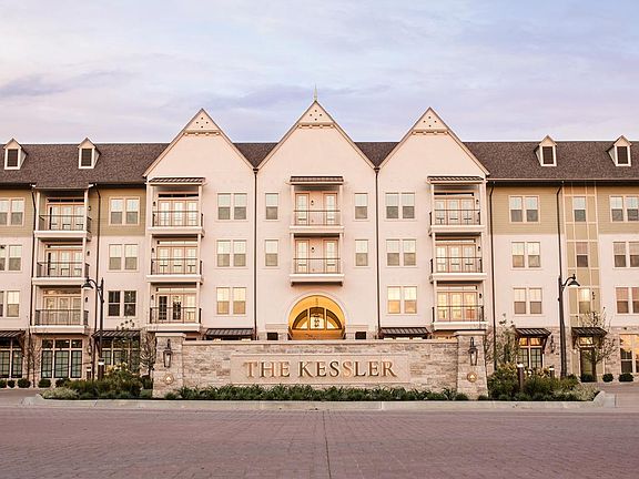 2nd image of 4851 Meadowbrook Pkwy #113