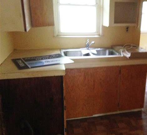 3rd image of 725 E Mansfield Ave