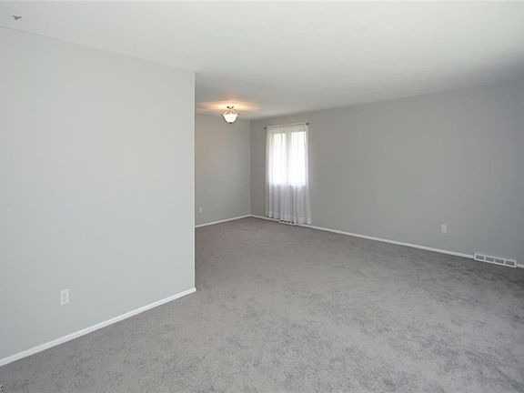 2nd image of 1461 Sheridan Dr