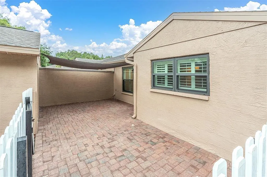 3 bed, 2.0 bath, 1200 sqft, $2,500 — Photo 3