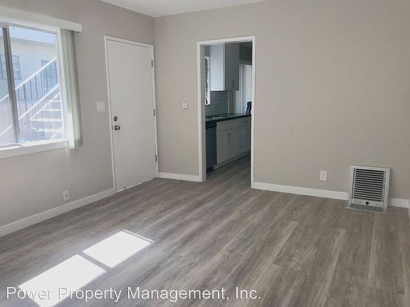 4th image of 4347 Mammoth Ave APT 2