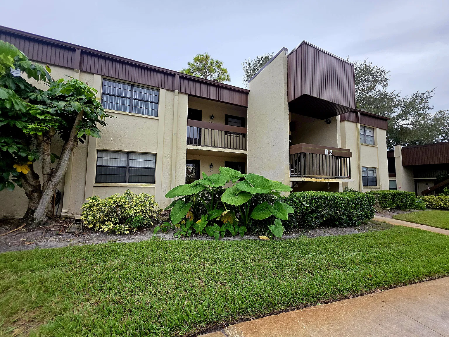2 bed, 918 sqft, $1,650 — Photo 1