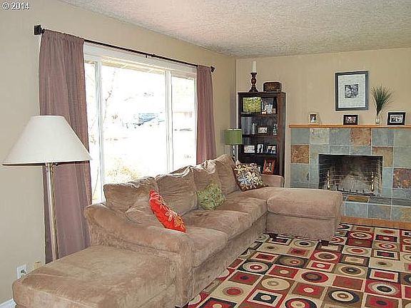 2nd image of 545 NE Birchwood Dr