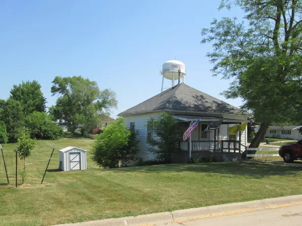 103 Woodlawn Ave, Chariton, IA 50049