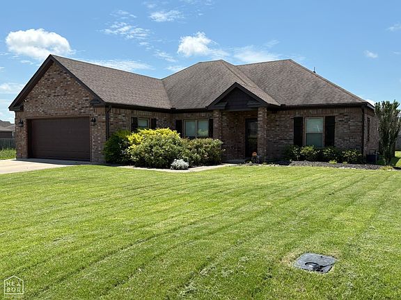 3rd image of 104 Sophie Dr