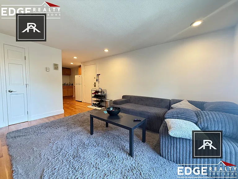 17 Euston Rd #19 — Photo 4