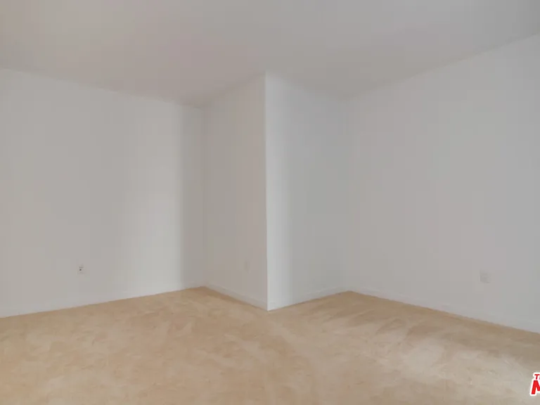 13700 Marina Pointe Dr #1027 — Photo 4