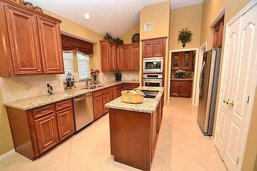 4th image of 18707 Resica Falls Ln