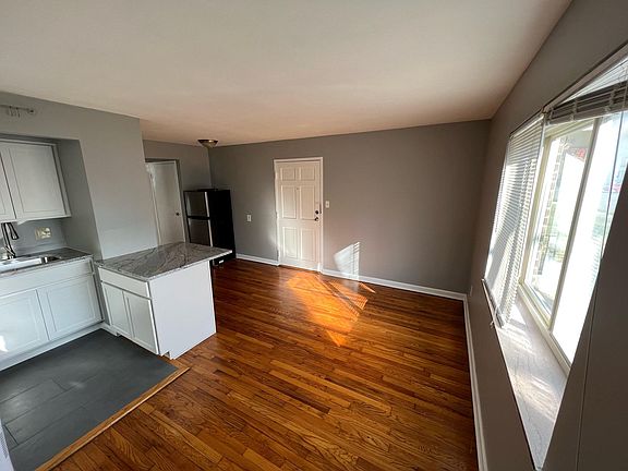 4th image of 2519 Indianola Ave APT A