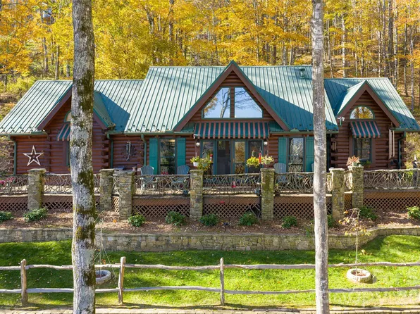 580 Flying Hawk Trl, Waynesville, NC 28786