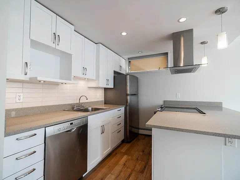 2035 Barclay St #301 — Photo 8
