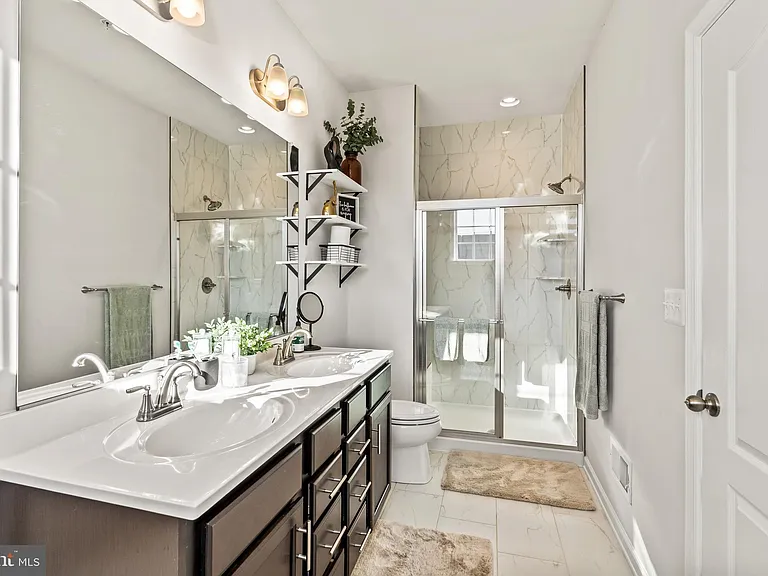 7709 Presidential Pkwy — Photo 21