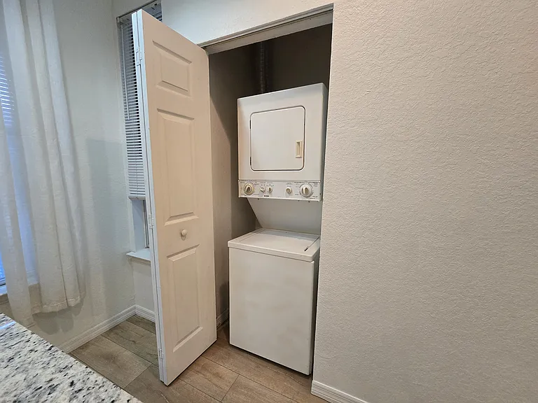 796 N Orange Ave #402 — Photo 9