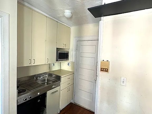 4th image of 255 W 91st St #5C