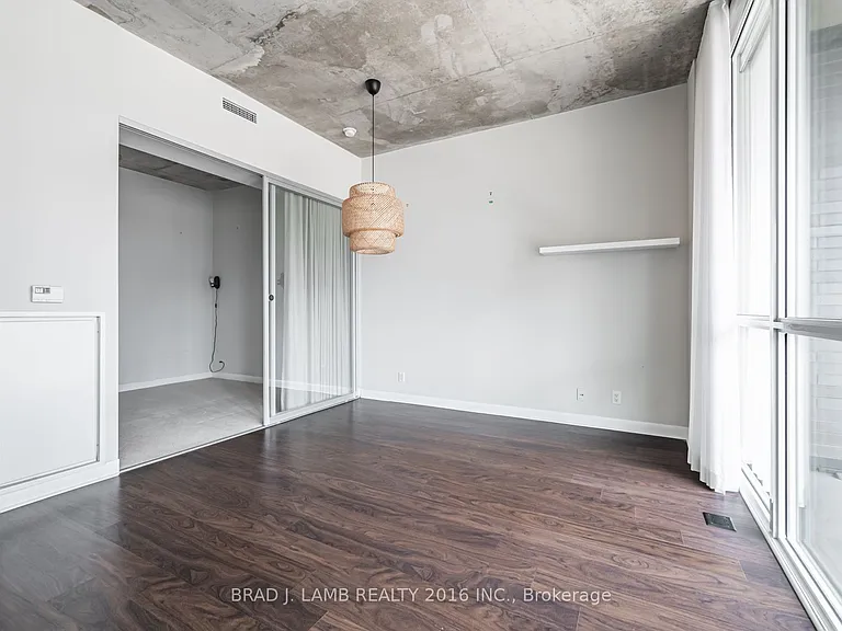 478 King St W #512 — Photo 11