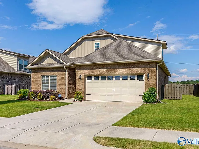 3031 Greenway Cir SE — Photo 3