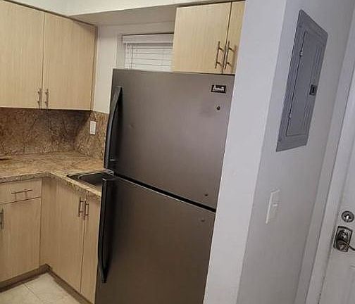 4th image of 3226 Mary St Unit 6