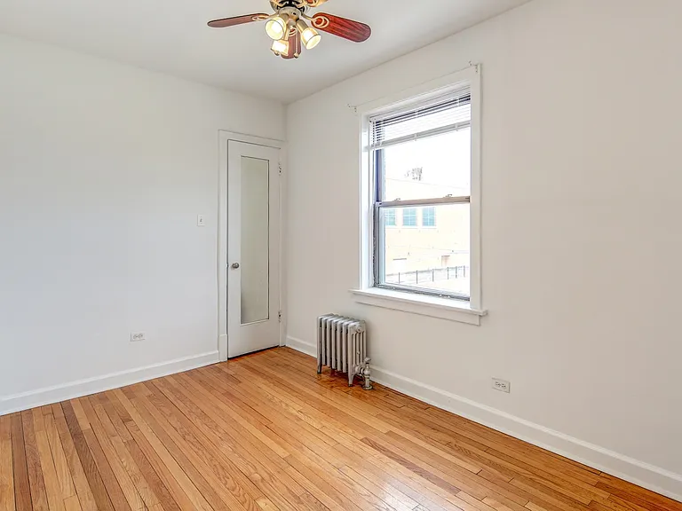 1 BR 725 Bedroom