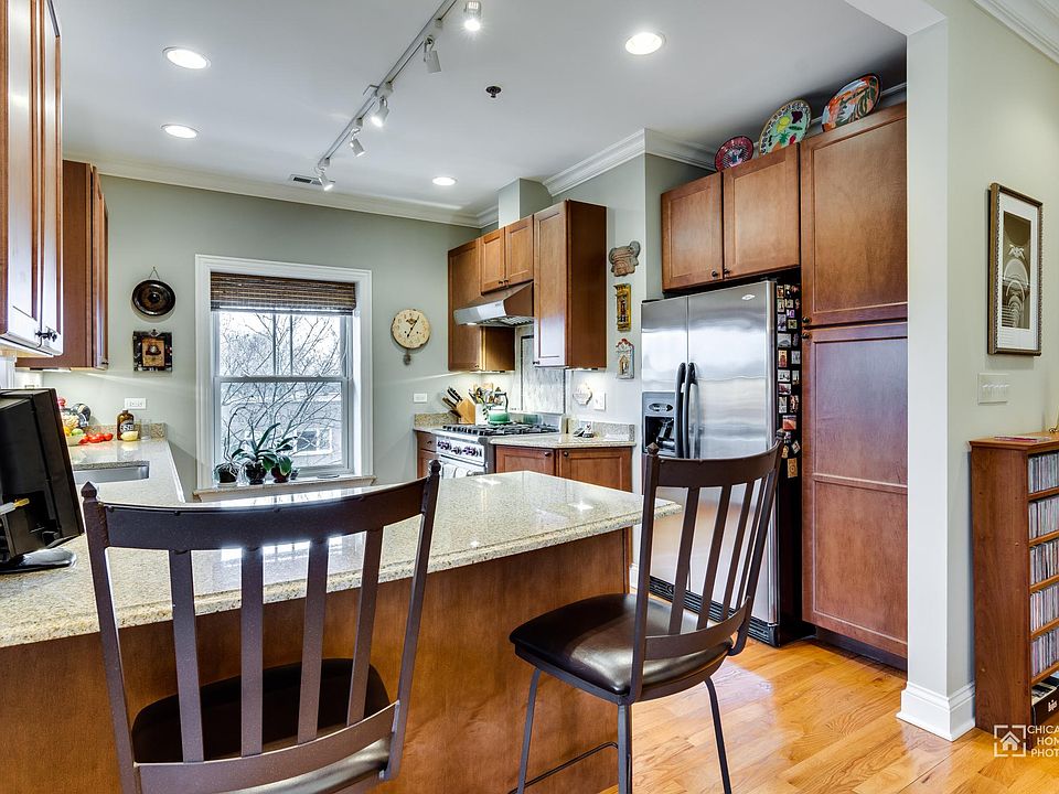 1st image of 632 Hinman Ave #40
