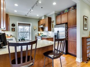 632 Hinman Ave #40, Evanston, IL 60202
