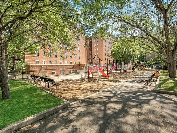 2nd image of 2 Louisiana Ave APT 2G