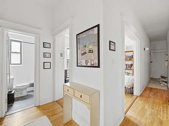 5th image of 467 Pacific St APT 4