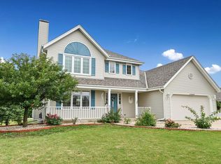 W139N6435 Manor Hills Blvd, Menomonee Falls, WI 53051