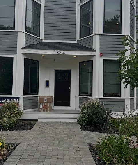 104-106 Warren St #1 — Photo 7